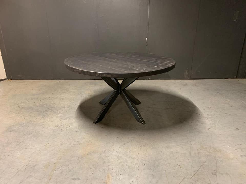 Zwarte ronde tafel